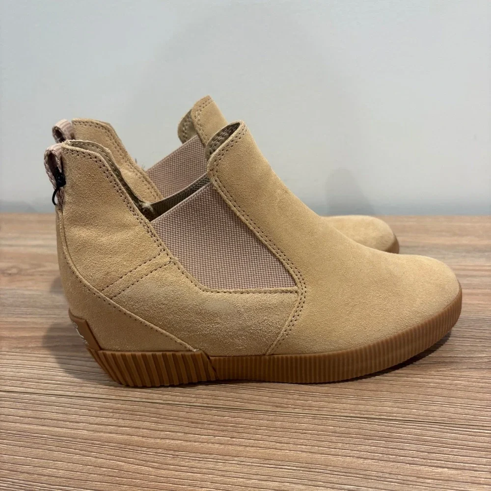 NWT Sorel Out N About III Wedge Bootie Women Tan 7.5 Waterproof Suede Chelsea